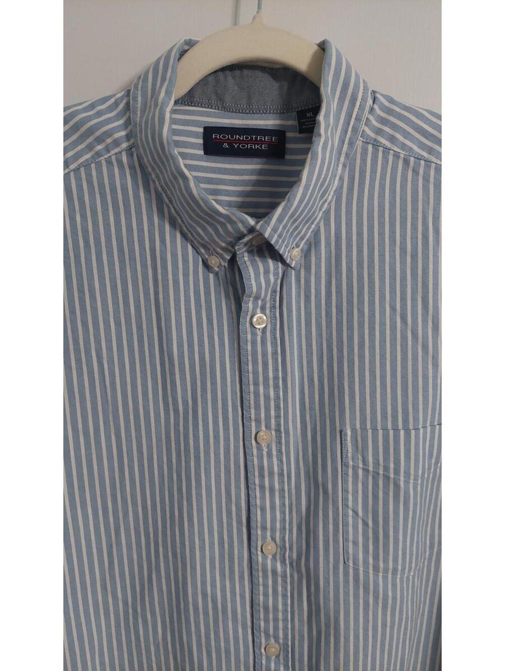 Roundtree & Yorke Men's Short Sleeve Button-Down Shirt - Blue and White Stripes